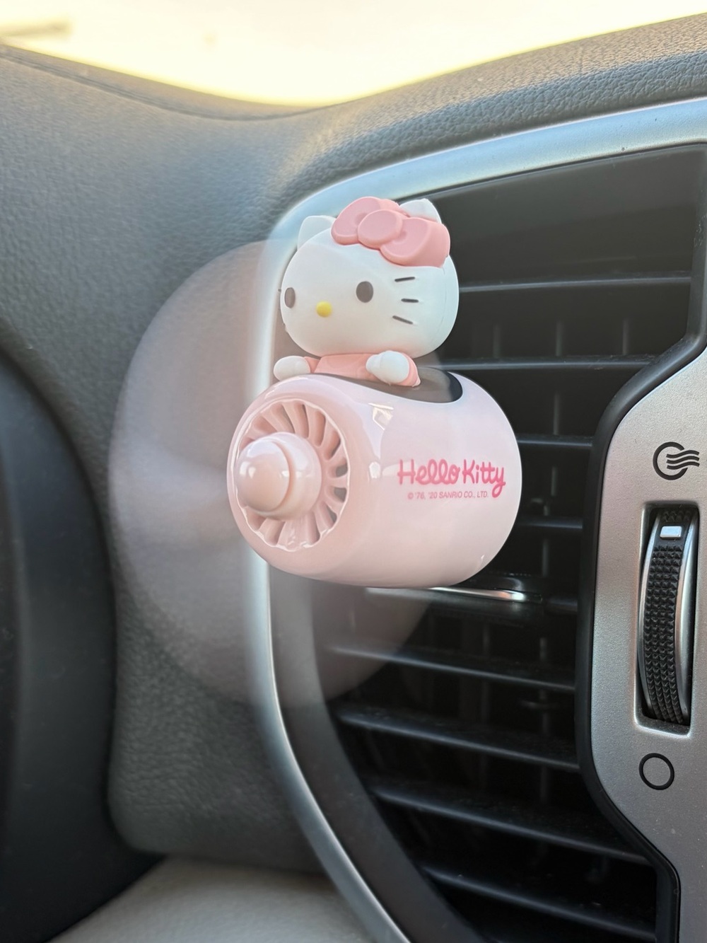 Hello Kitty 🎀 Car Authentic Air Freshener - Rotating 🪴 Natural Fragrance Refill